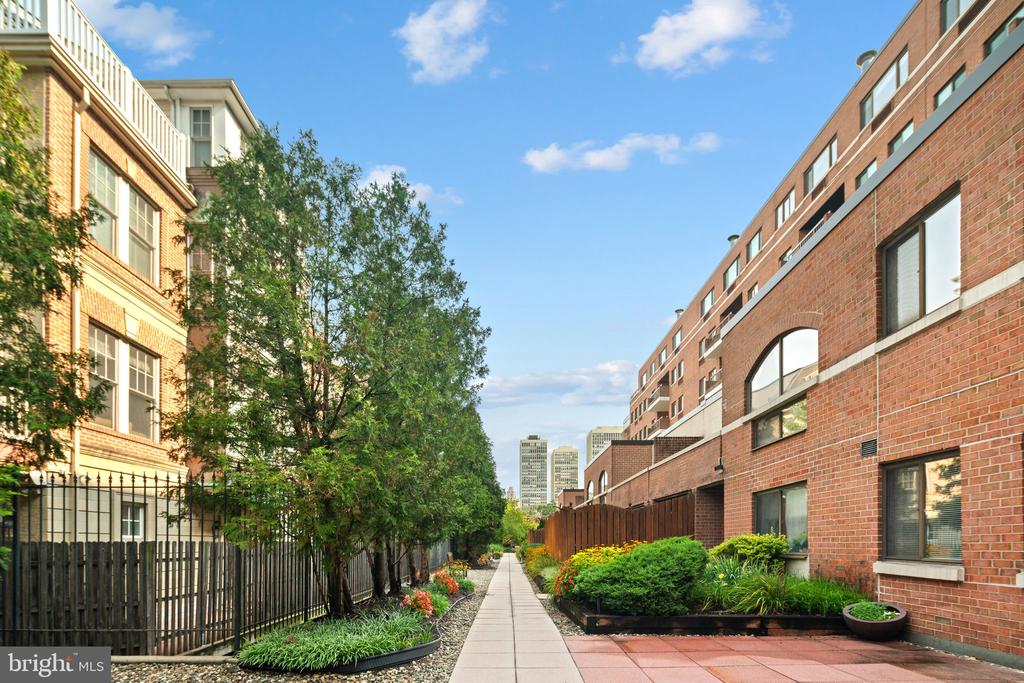 200 LOMBARD STREET Unit: 732