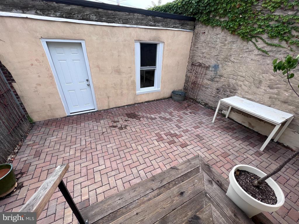 2109 N HOWARD STREET Unit: 1