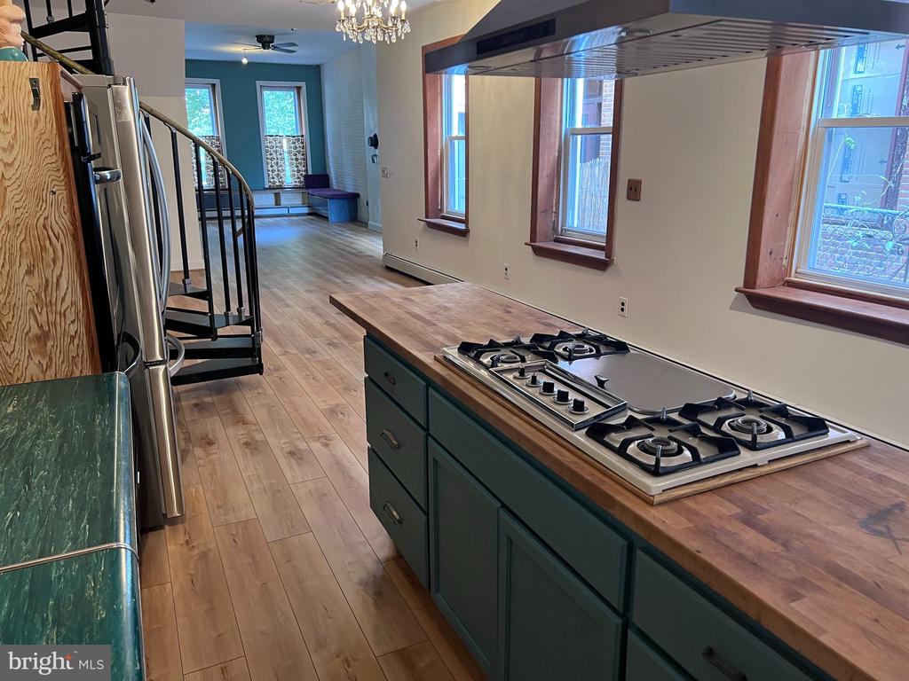 2109 N HOWARD STREET Unit: 1