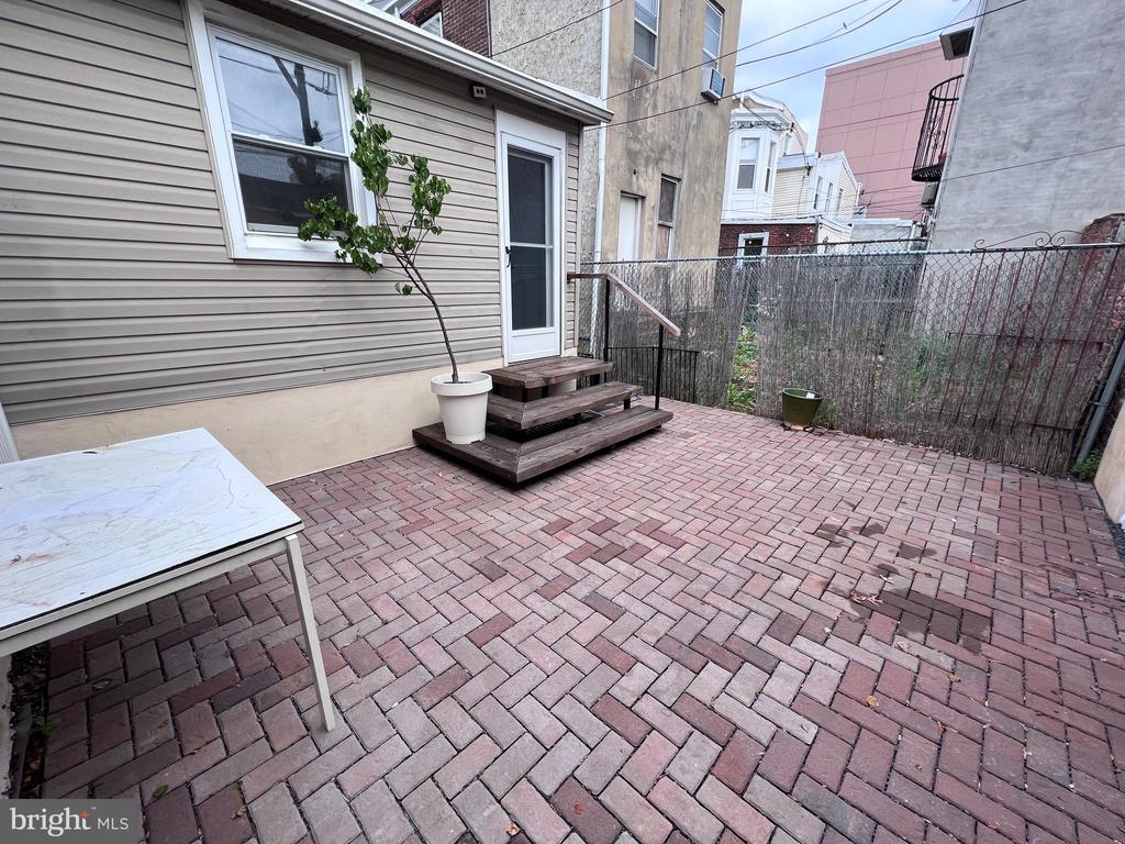 2109 N HOWARD STREET Unit: 1
