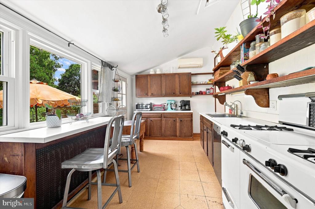 528 W SEDGWICK STREET