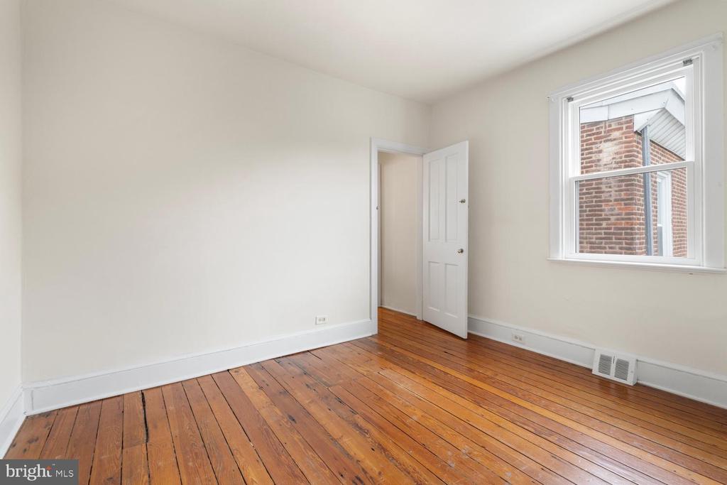 605 W NAOMI STREET