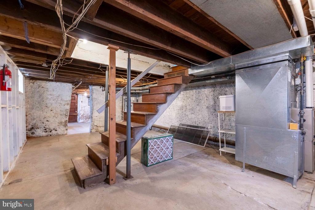 605 W NAOMI STREET