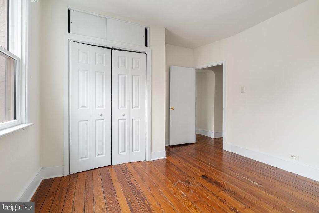 605 W NAOMI STREET
