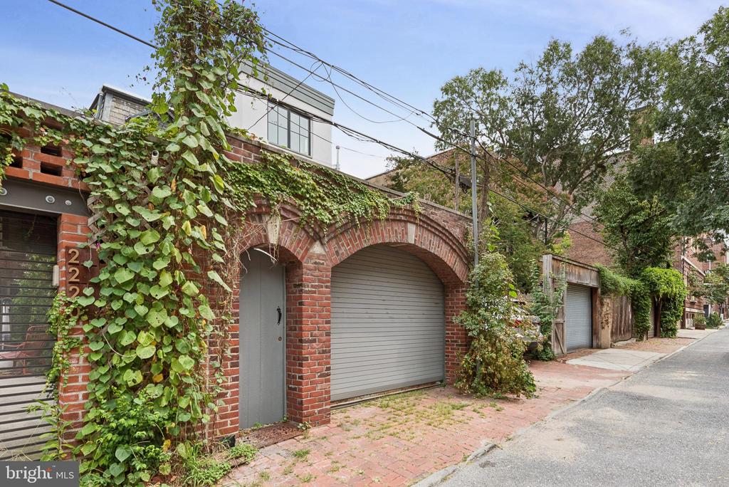 2218 LOCUST STREET