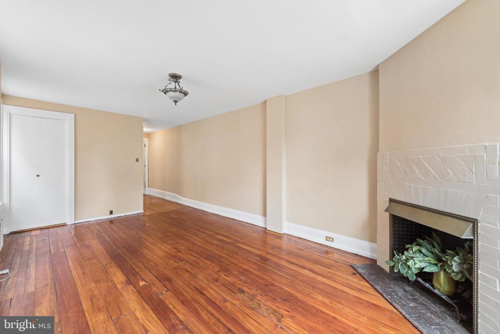 2218 LOCUST STREET