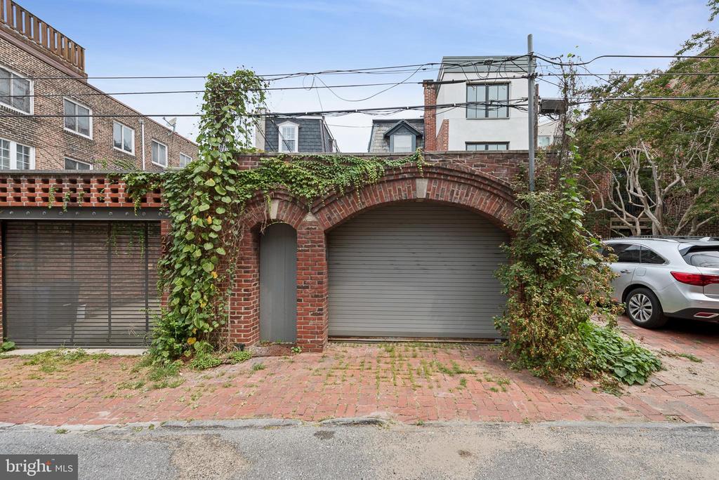 2218 LOCUST STREET