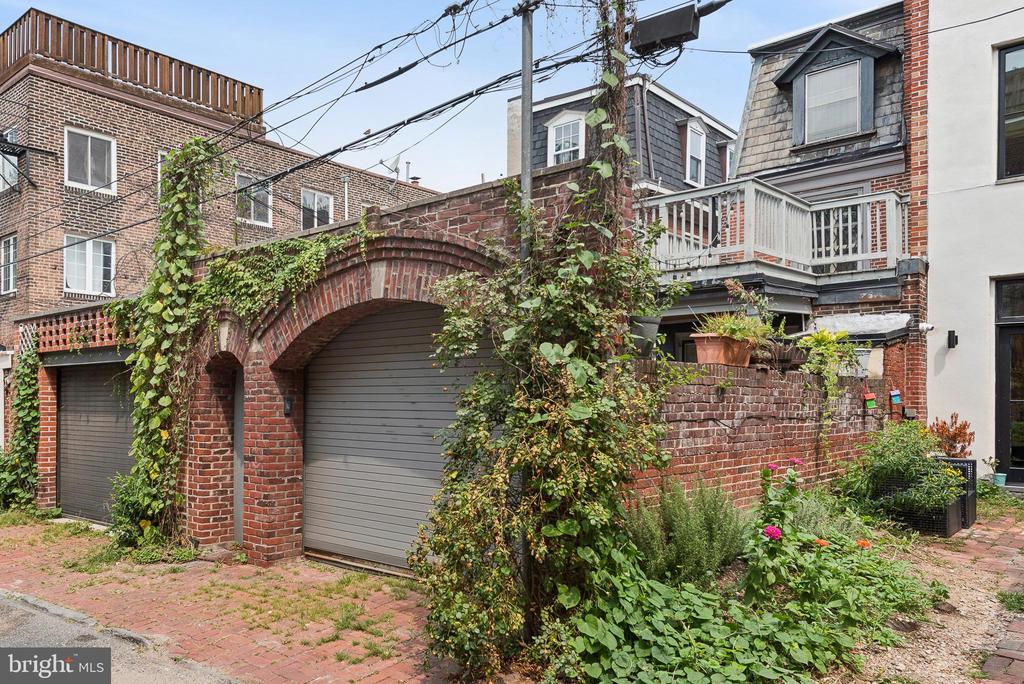 2218 LOCUST STREET