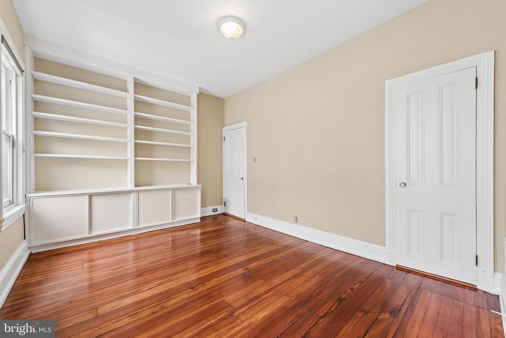 2218 LOCUST STREET