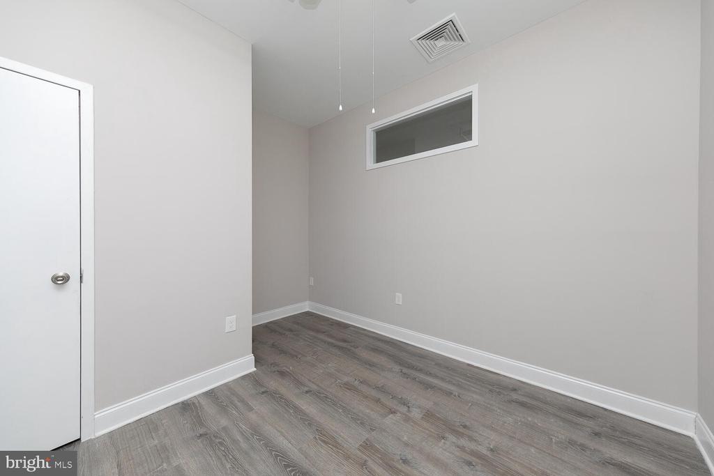 127 WASHINGTON AVE. (AKA 126-28 LEAGUE ST) Unit: 1