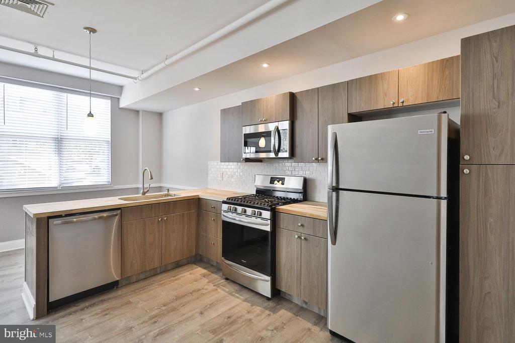127 WASHINGTON AVE. (AKA 126-28 LEAGUE ST) Unit: 1