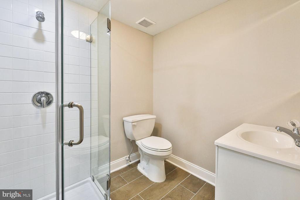 127 WASHINGTON AVE. (AKA 126-28 LEAGUE ST) Unit: 1
