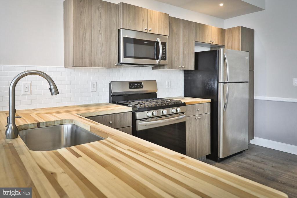 127 WASHINGTON AVE. (AKA 126-28 LEAGUE ST) Unit: 1