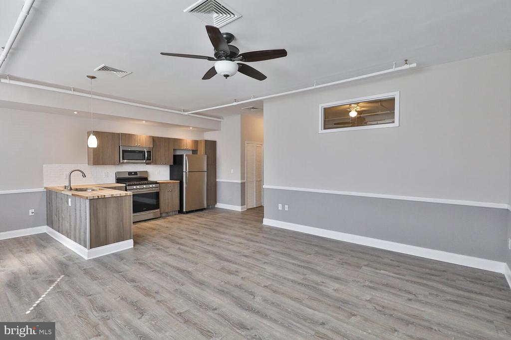 127 WASHINGTON AVE. (AKA 126-28 LEAGUE ST) Unit: 1