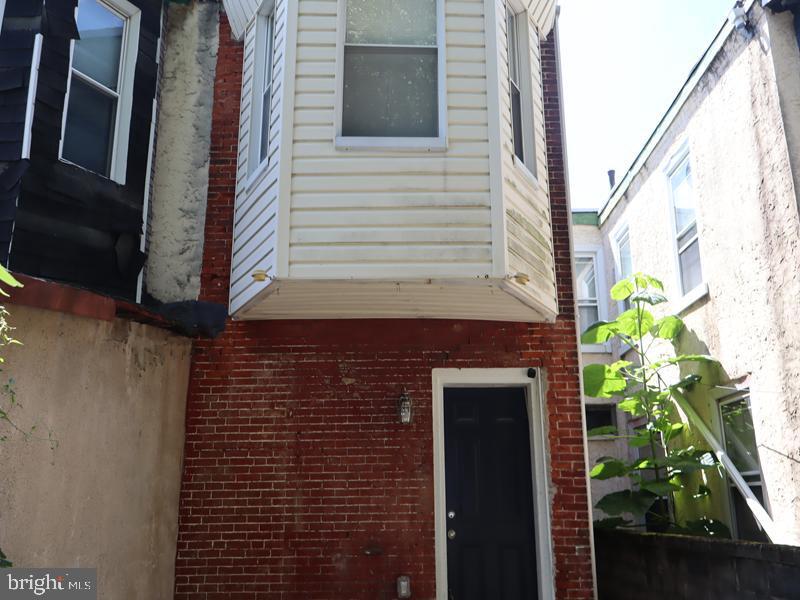 811 N HOLLY STREET
