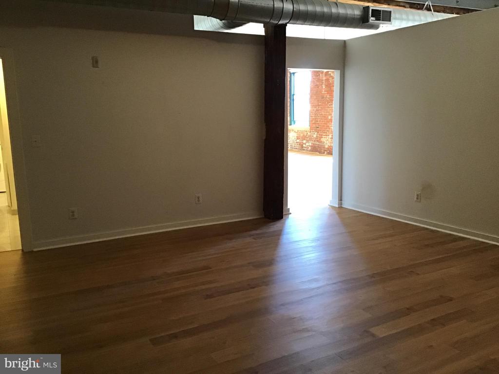 1125 E COLUMBIA AVENUE Unit: 203