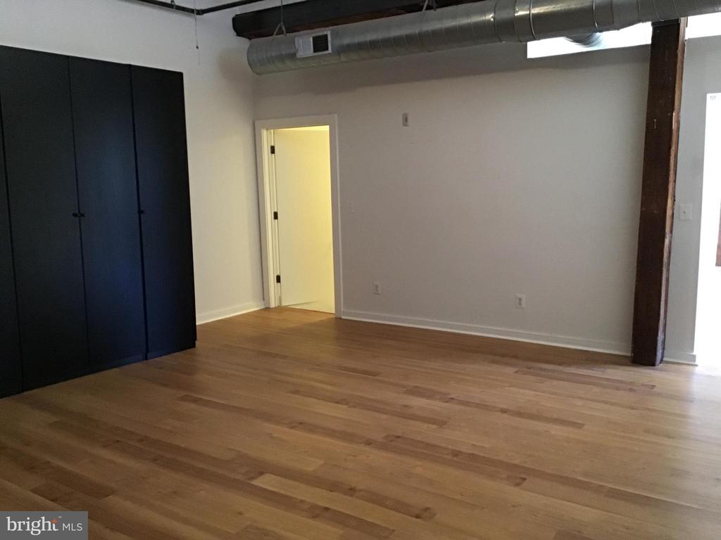 1125 E COLUMBIA AVENUE Unit: 203