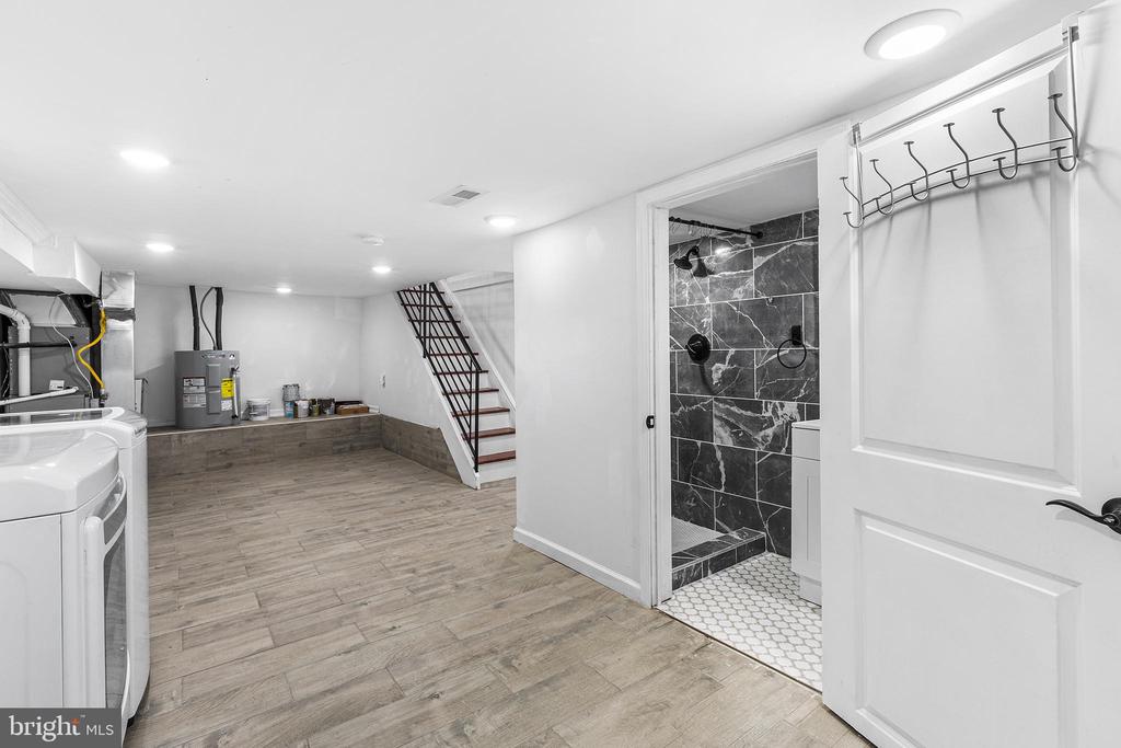 2921 ALMOND STREET