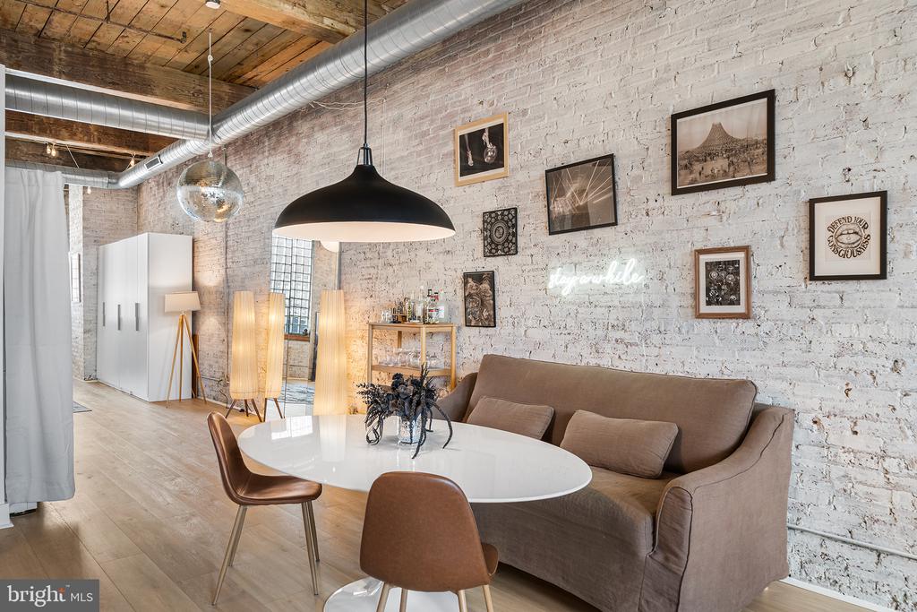 1100 SHACKAMAXON STREET Unit: 2F