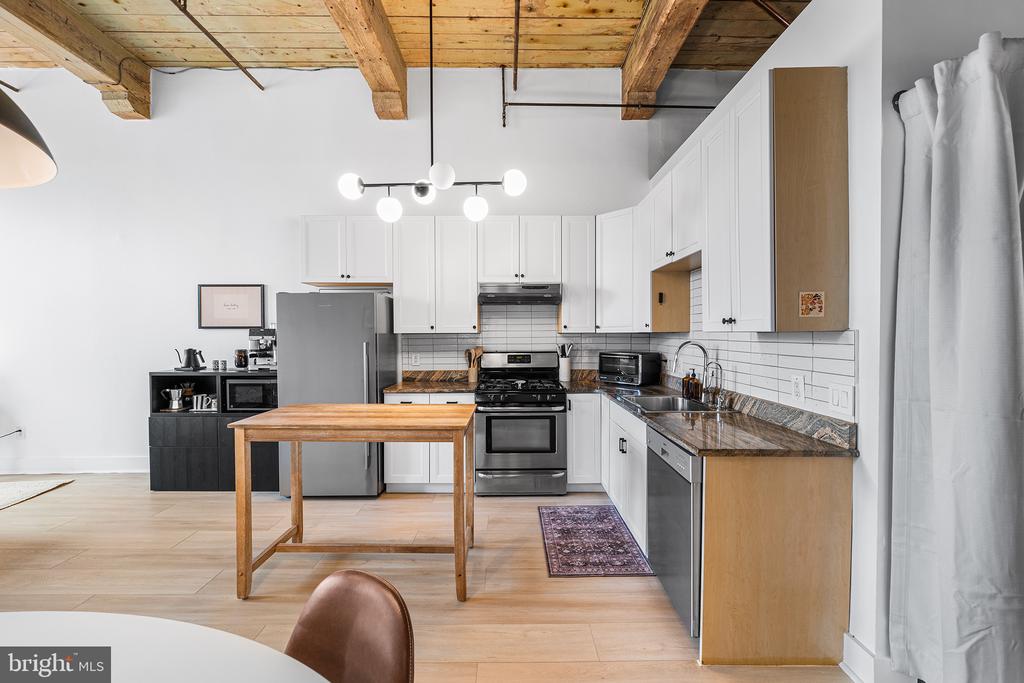 1100 SHACKAMAXON STREET Unit: 2F