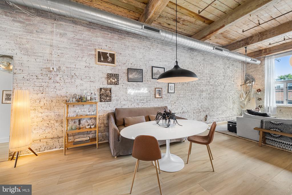 1100 SHACKAMAXON STREET Unit: 2F