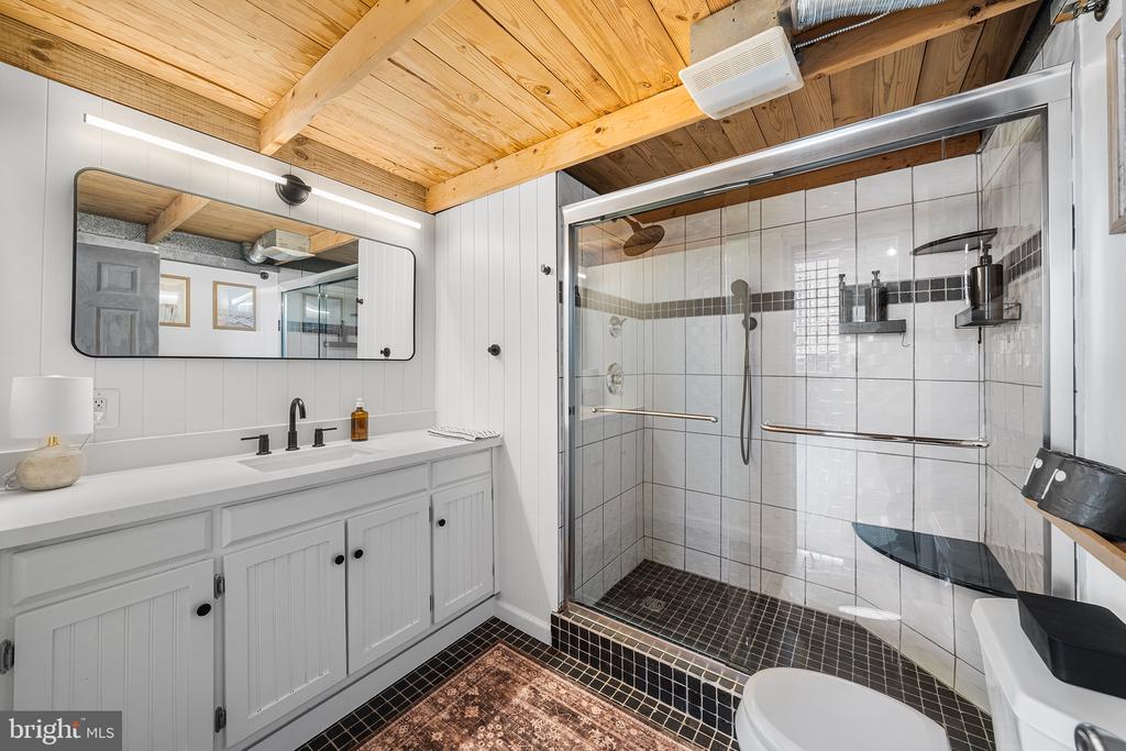 1100 SHACKAMAXON STREET Unit: 2F