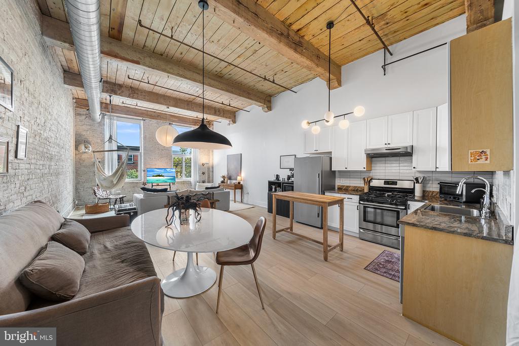 1100 SHACKAMAXON STREET Unit: 2F