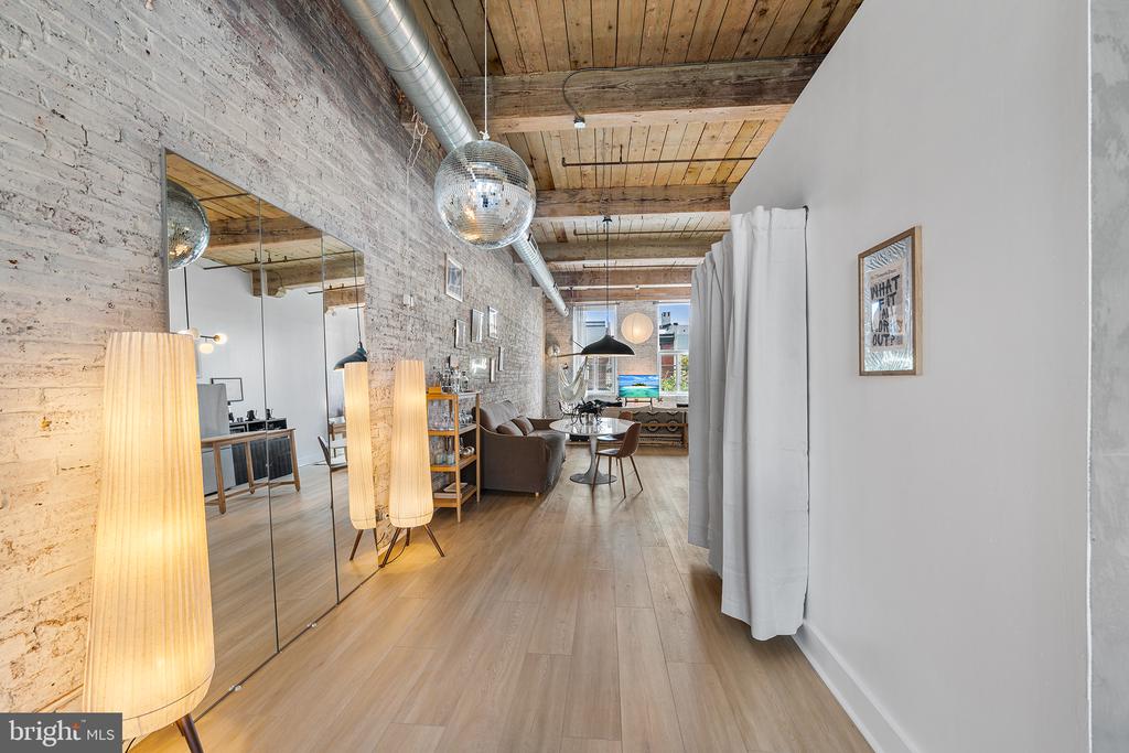 1100 SHACKAMAXON STREET Unit: 2F