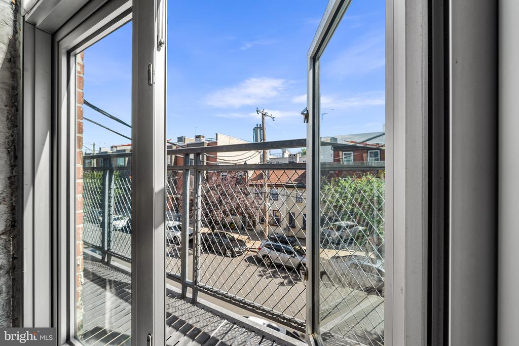 1100 SHACKAMAXON STREET Unit: 2F
