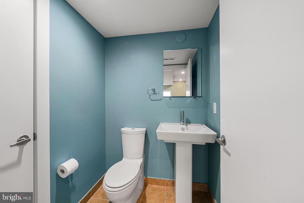 1241 CREASE STREET Unit: 2