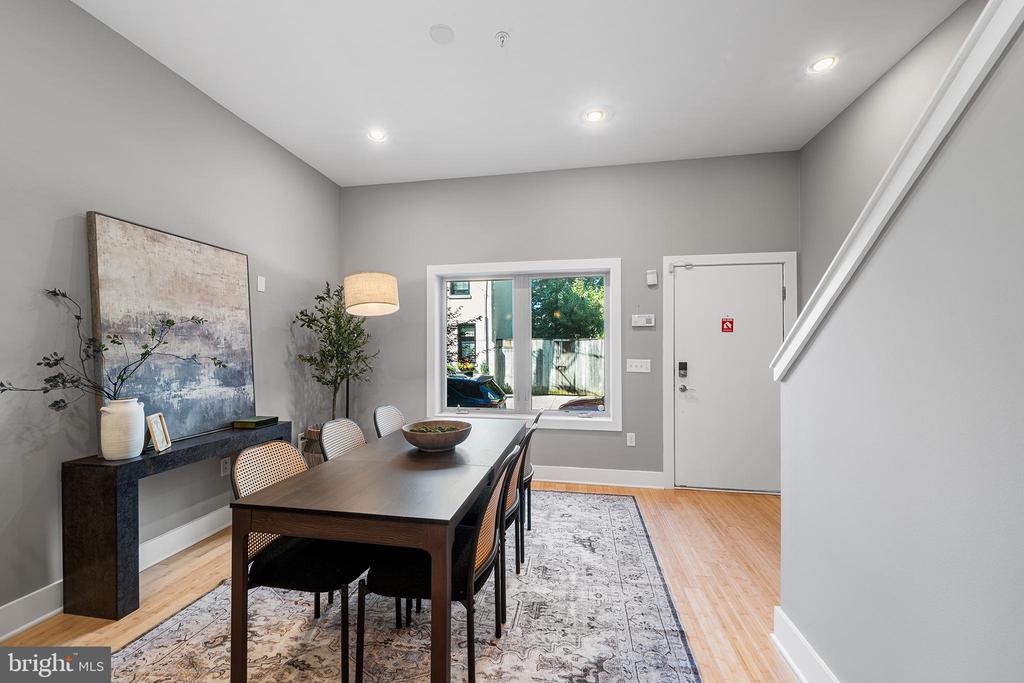 1241 CREASE STREET Unit: 2
