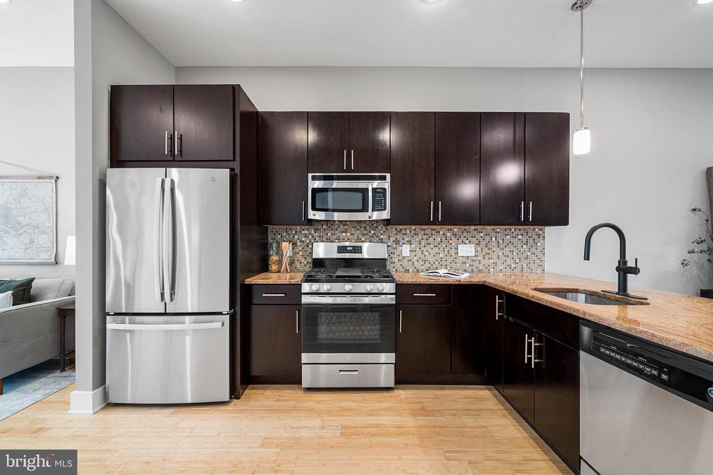 1241 CREASE STREET Unit: 2