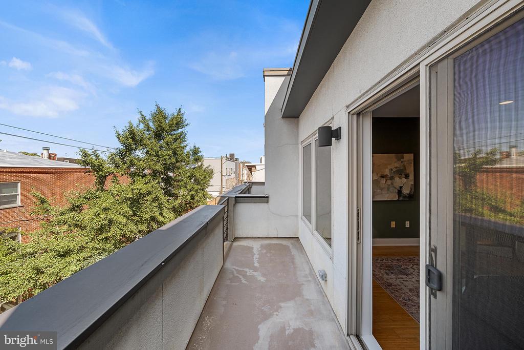 1241 CREASE STREET Unit: 2