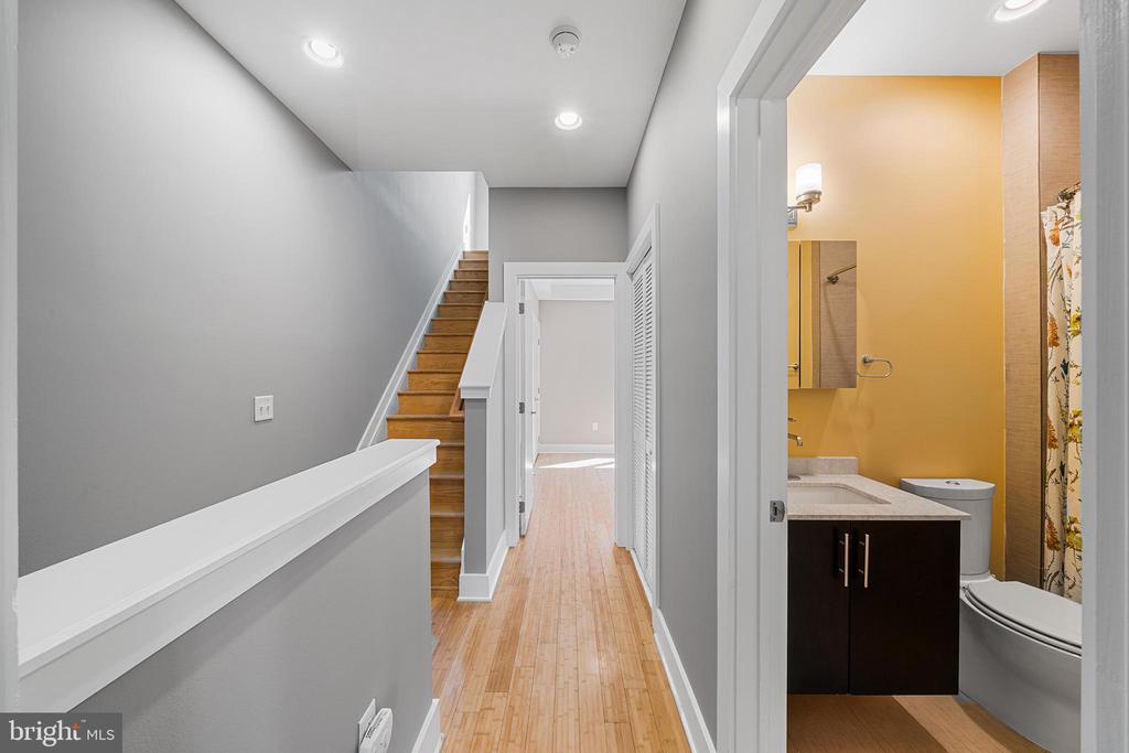 1241 CREASE STREET Unit: 2