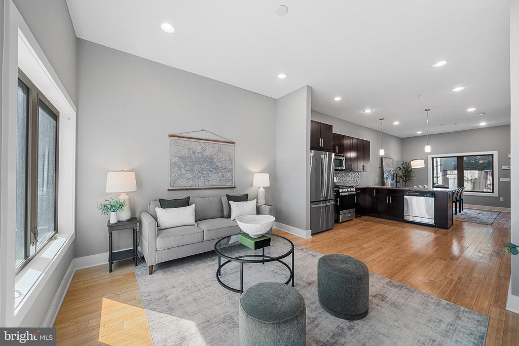 1241 CREASE STREET Unit: 2
