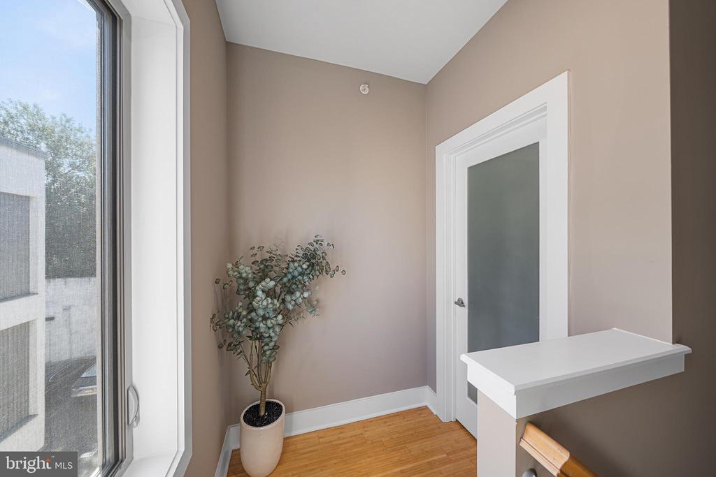 1241 CREASE STREET Unit: 2