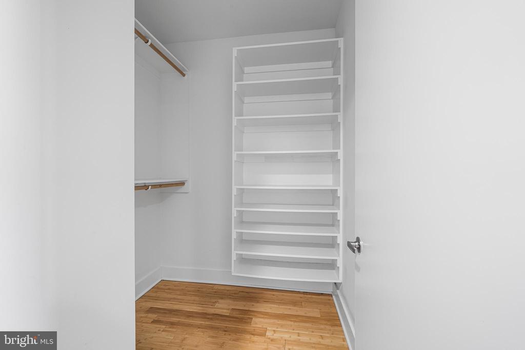 1241 CREASE STREET Unit: 2