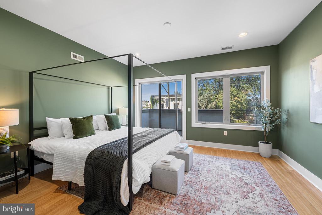 1241 CREASE STREET Unit: 2