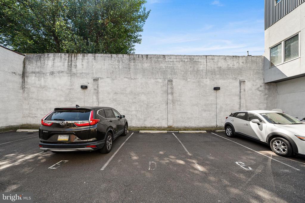 1241 CREASE STREET Unit: 2