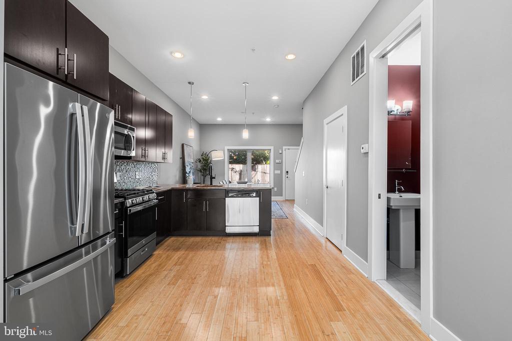 1241 CREASE STREET Unit: 2