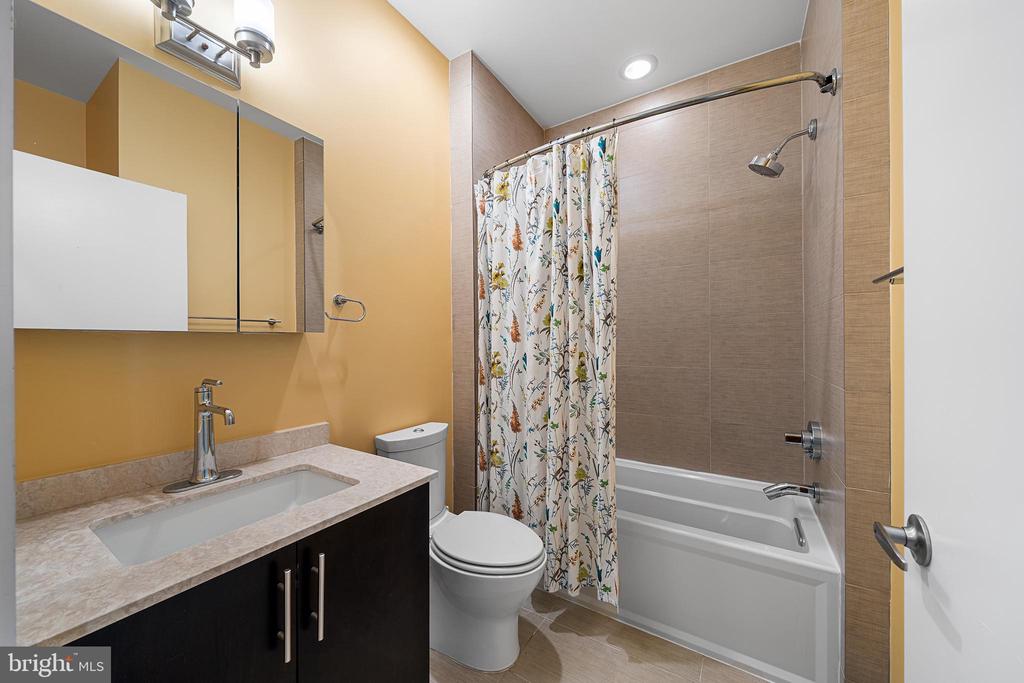 1241 CREASE STREET Unit: 2
