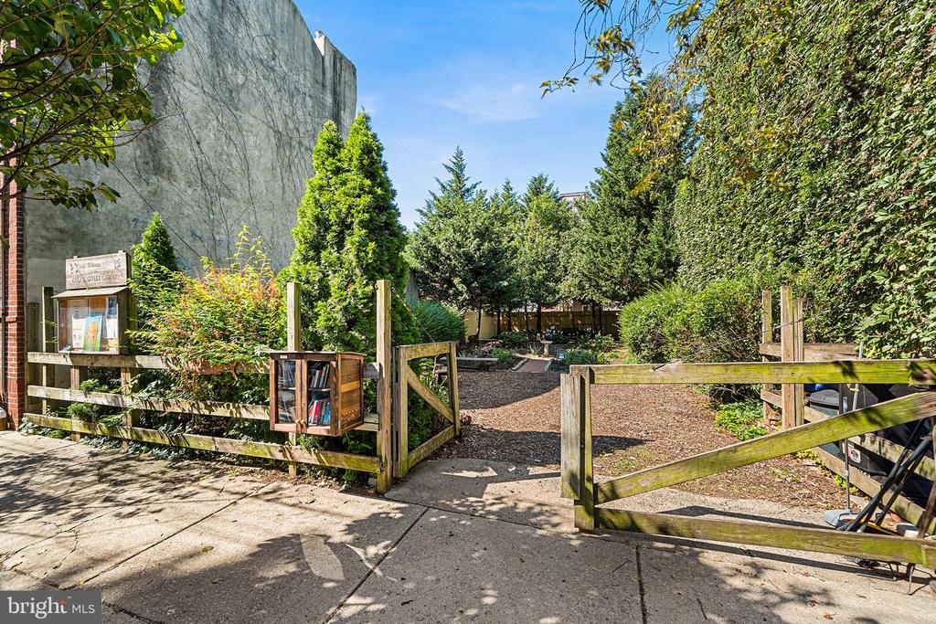 1241 CREASE STREET Unit: 2