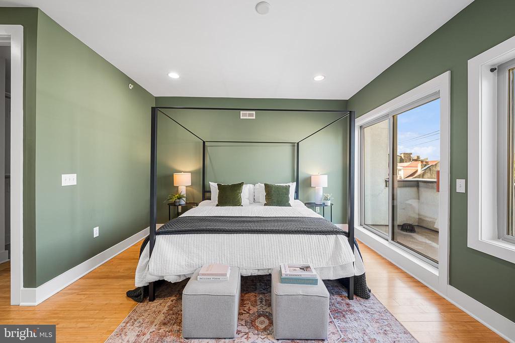 1241 CREASE STREET Unit: 2