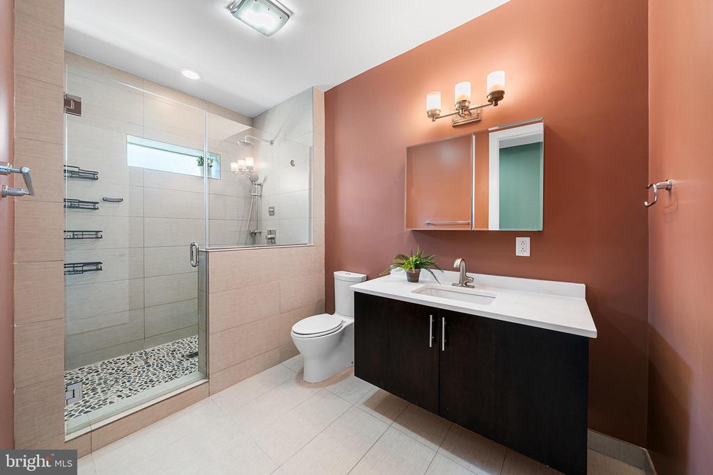 1241 CREASE STREET Unit: 2
