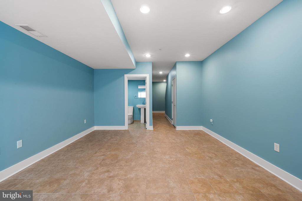 1241 CREASE STREET Unit: 2