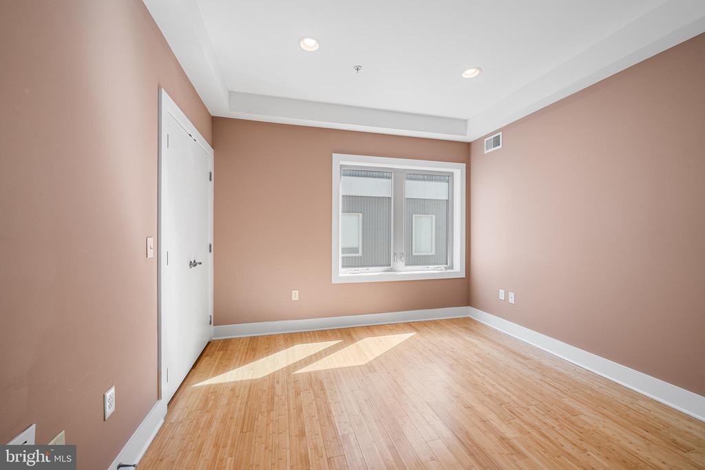 1241 CREASE STREET Unit: 2