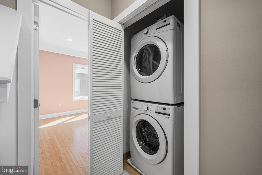 1241 CREASE STREET Unit: 2