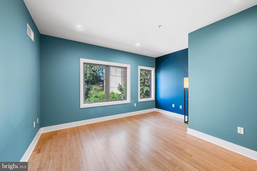 1241 CREASE STREET Unit: 2