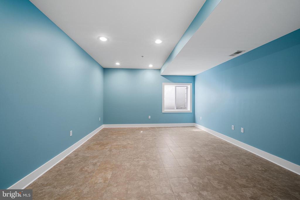 1241 CREASE STREET Unit: 2
