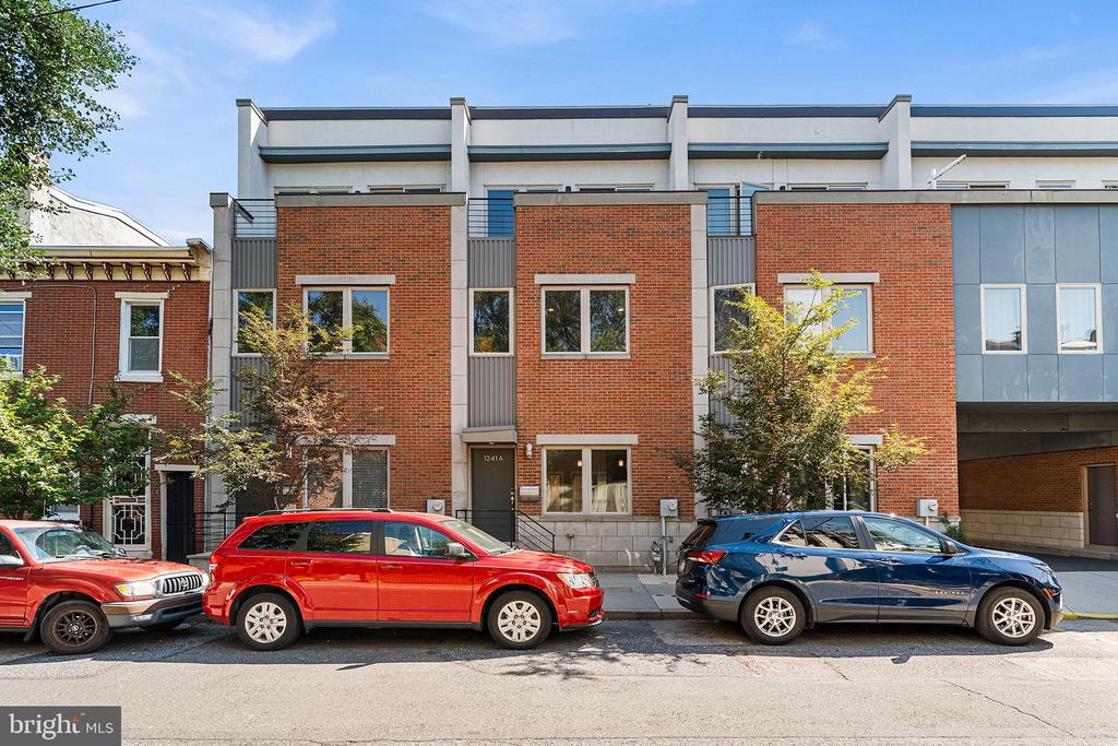 1241 CREASE STREET Unit: 2